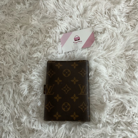 Authentic Louis Vuitton Agenda with Authentic Pen - Picture 2 of 10